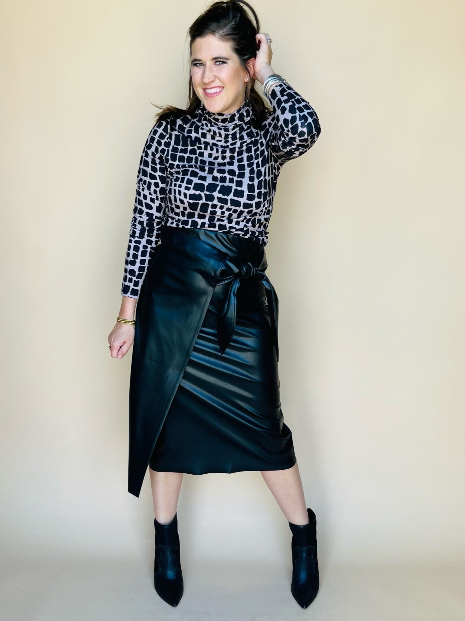 Bow Detail Faux Leather Skirt