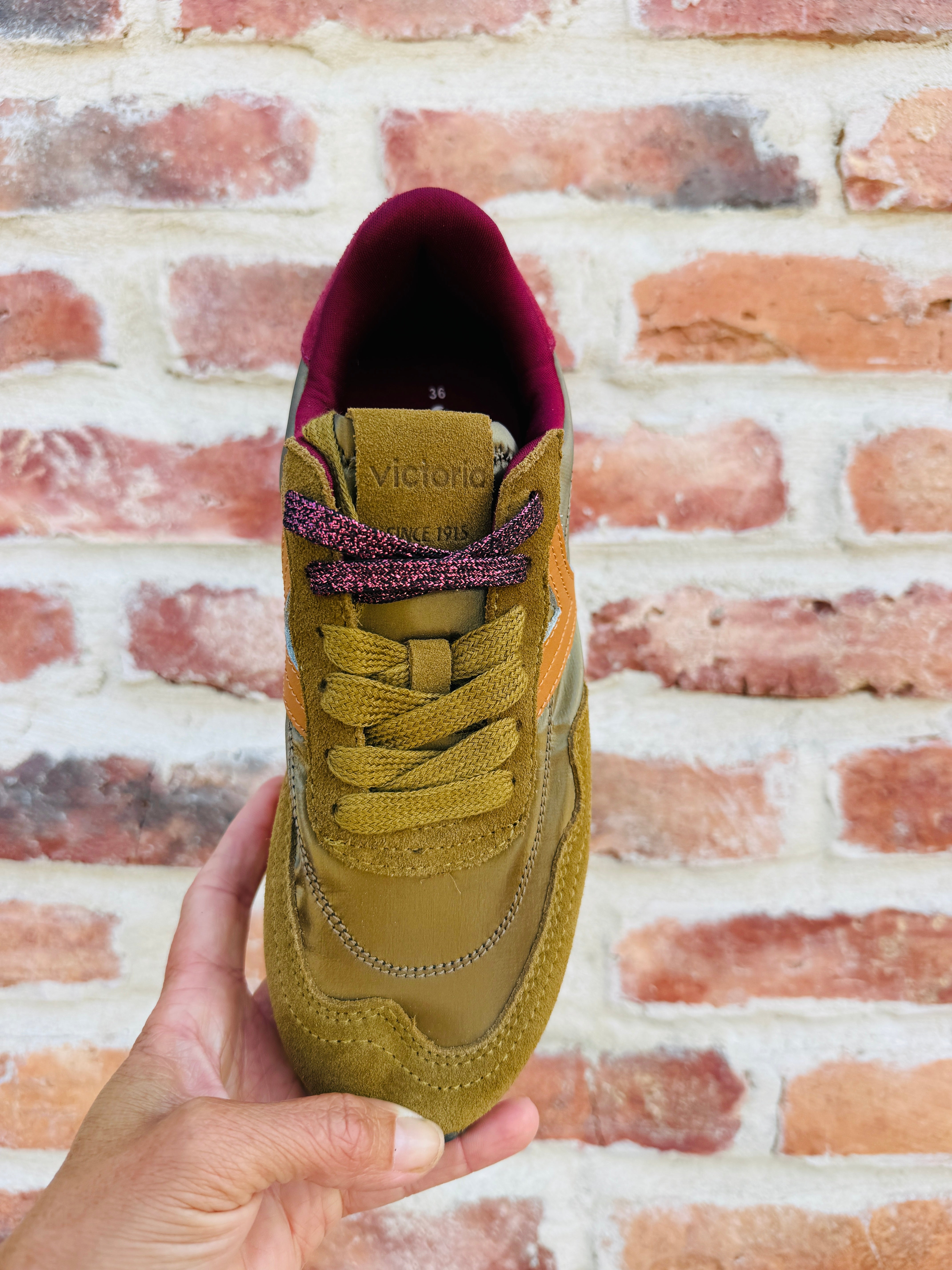 Cosmos Tennis Shoe