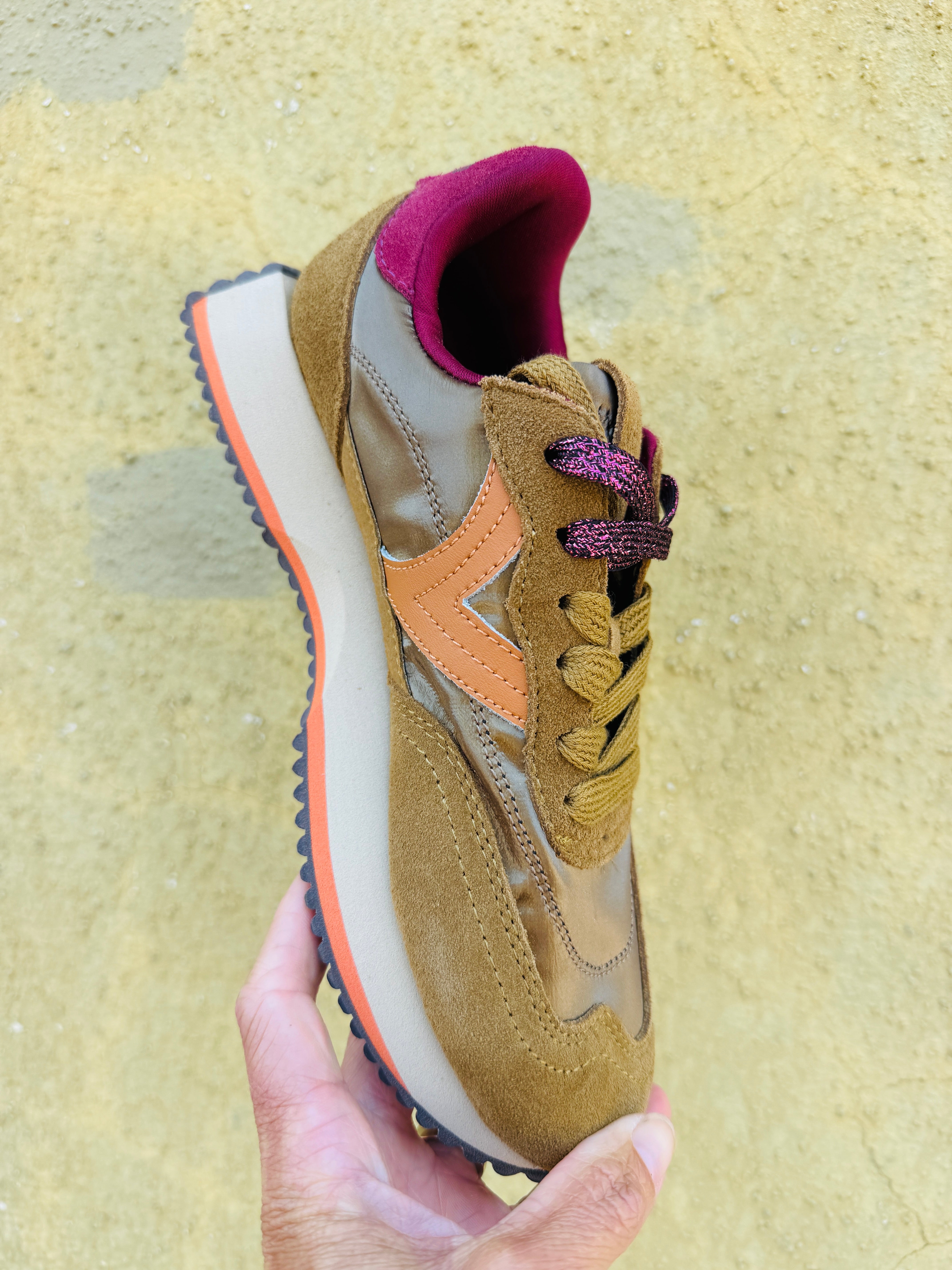 Cosmos Tennis Shoe