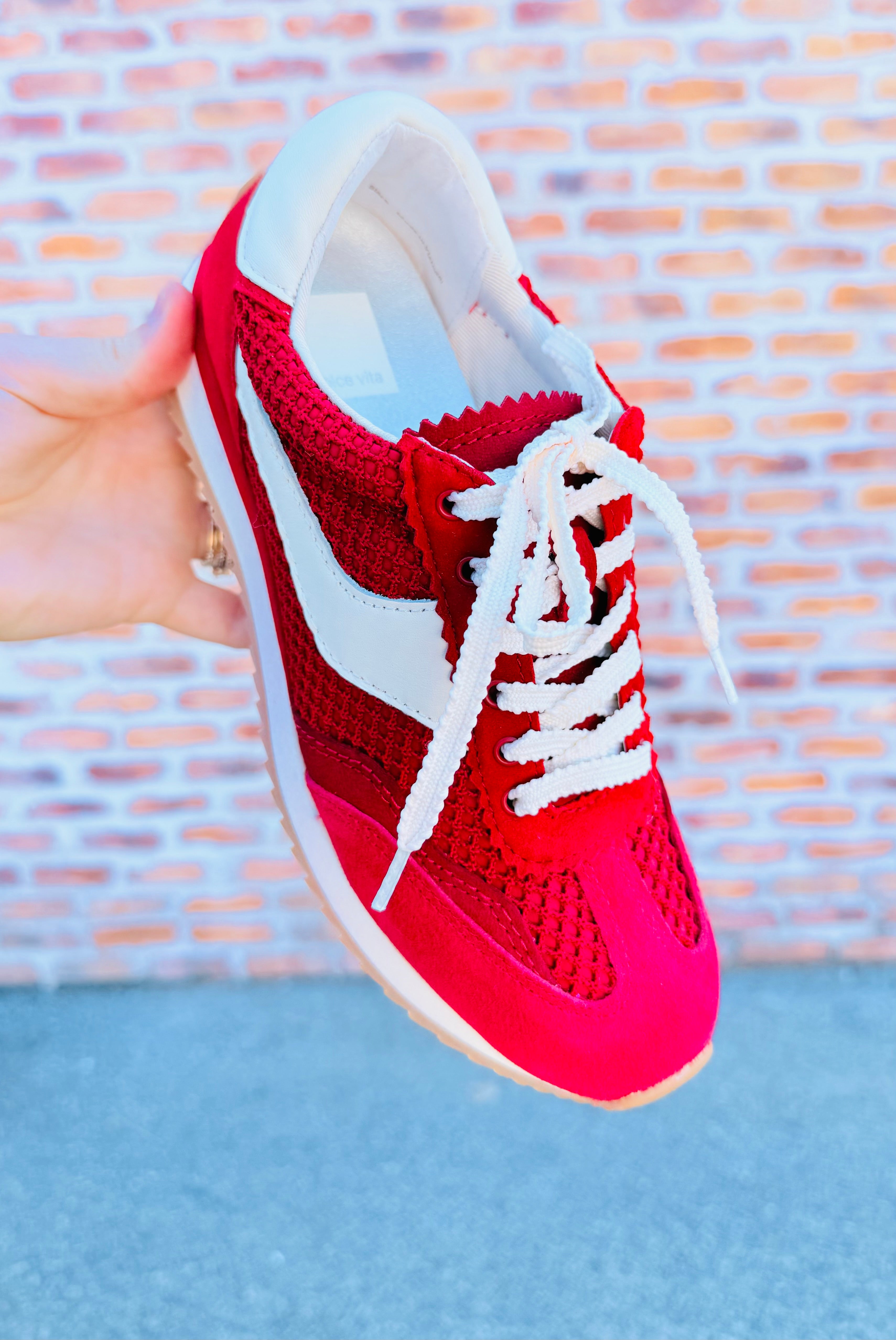 B Noticed Mesh Woven Sneaker