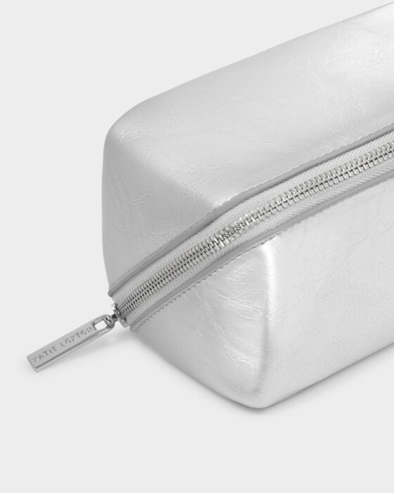 Fold-Out Washbag